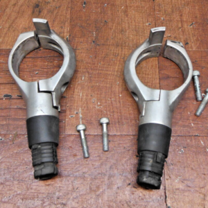 Honda VTX1800R 2003 – Juego de Direccionales Delanteras Izquierda y Derecha con Soporte