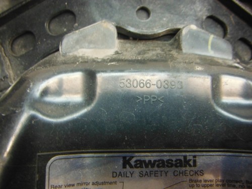 13-17 Kawasaki Ninja 300 TAPETE DEL ASIENTO DEL CONDUCTOR DELANTERO ALFORJA COPILOTO 53066-0392-MA - Image 4