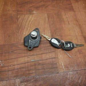 aprilia SR50 SR 50 R TAPA DE ASIENTO CON LLAVES AP8104611