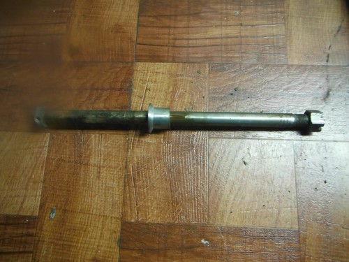 1986 1987 suzuki intruder VS700 VS 700 REAR AXLE BACK WHEEL RIM PIVOT BOLT AXEL