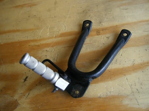 93 FZR600R FZR 600 REAR FOOTPEG FOOT PEG REST 1993 YAMAHA