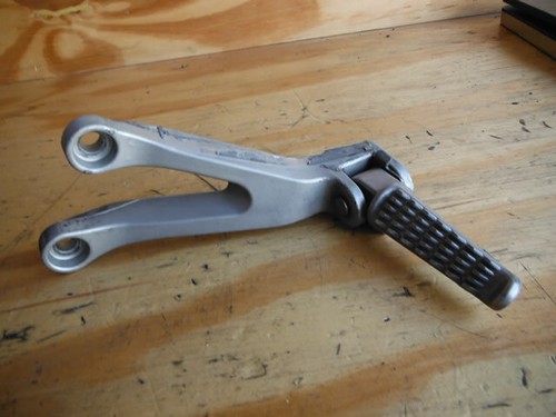 01 ZX600J ZX 600 ZX6R ZX6 NINJA FOOTPEG FOOT PEG REST