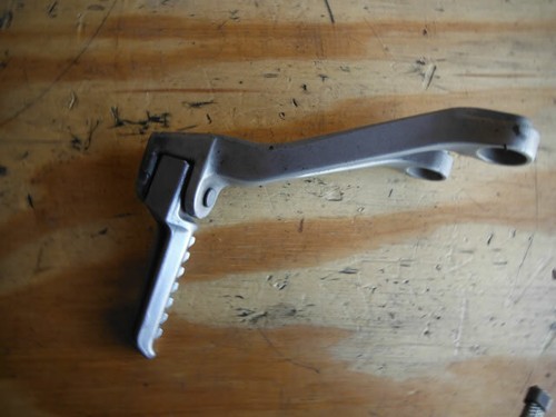 01 ZX600J ZX 600 ZX6R ZX6 NINJA FOOTPEG FOOT PEG REST - Image 5