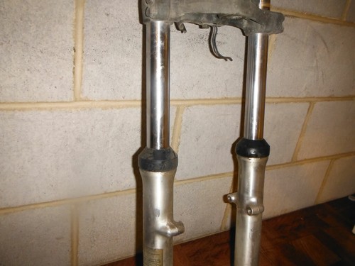 83 SUZUKI GR 650 GR650 TEMPTER SOPORTE DE HORQUILLA TRIPLE - Imagen 7