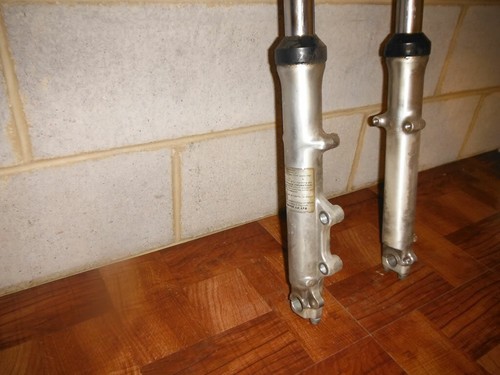 83 SUZUKI GR 650 GR650 TEMPTER SOPORTE DE HORQUILLA TRIPLE - Imagen 10
