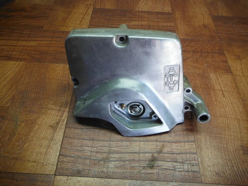 83 SUZUKI GR 650 GR650 TAPA LATERAL DEL MOTOR - Imagen 2