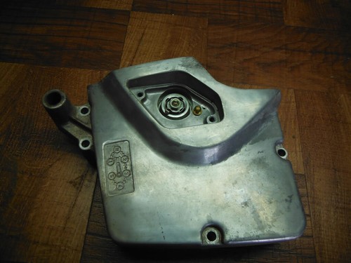 83 SUZUKI GR 650 GR650 TAPA LATERAL DEL MOTOR - Imagen 4