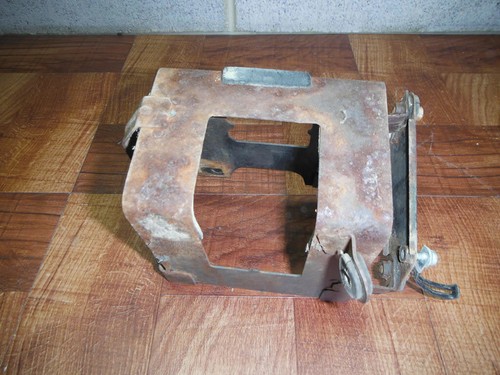 83 SUZUKI GR 650 GR650 SOPORTE DE BATERÍA - Image 2