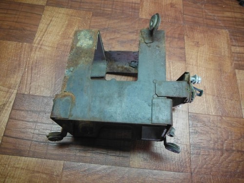 83 SUZUKI GR 650 GR650 SOPORTE DE BATERÍA - Image 3