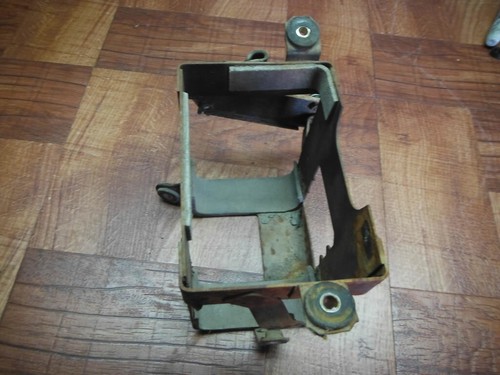 83 SUZUKI GR 650 GR650 SOPORTE DE BATERÍA - Image 4