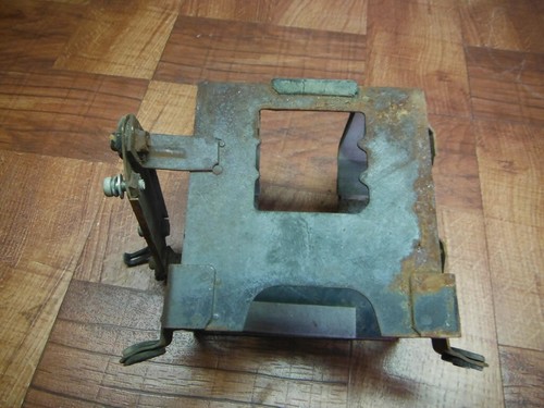 83 SUZUKI GR 650 GR650 SOPORTE DE BATERÍA - Image 5