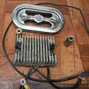 00-03 Harley-Davidson Dyna REGULADOR DE VOLTAJE RECTIFICADOR 74518-99A con tapa