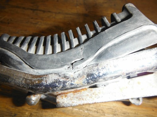 88 SUZUKI GV1400 GV 1400 CAVALCADE FOOTPEG FOOT PEG REST - Image 2