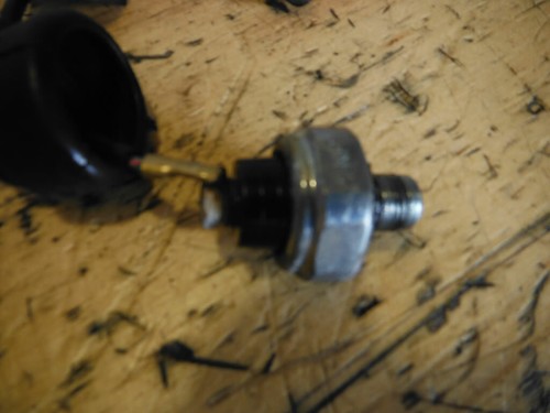 1994 HONDA VT 600 VLX SHADOW OIL PRESSURE SENSOR - Image 2