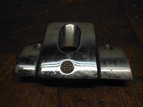 2003 Harley-Davidson Dyna CABEZA DE MOTOR Tornillo de Cabeza Tapa de Bujía DELANTERA - Imagen 2