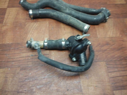 yamaha 06-15 fz1 2015 fzs1 TERMOSTATO CON ENSAMBLAJE DE TAPA Y MANGUERAS - Imagen 2