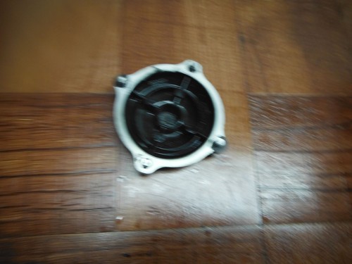 2015 13-16 Triumph Street Triple TAPA LATERAL DEL BALANCEADOR DEL MOTOR + TORNILLO - Imagen 2