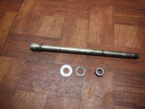 yamaha TORNILLO DE PIVOTE DEL EJE DEL RIN DELANTERO 2C0-25181-00-00 - Image 3