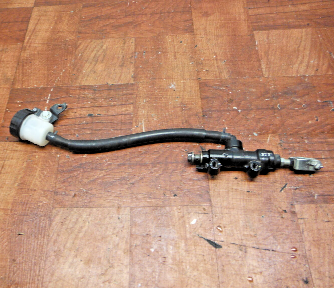 13-15 kawasaki ninja 300 REAR BACK BRAKE MASTER CYLINDER W RESERVOIR 43015-0573