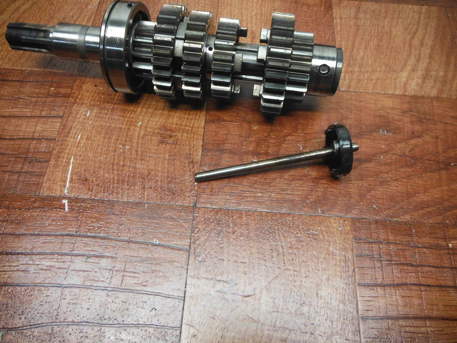 suzuki gs500 gs500e gs500f MOTOR MOTOR TRANSMISIÓN ENGRENES 24121-01D01 - Imagen 9
