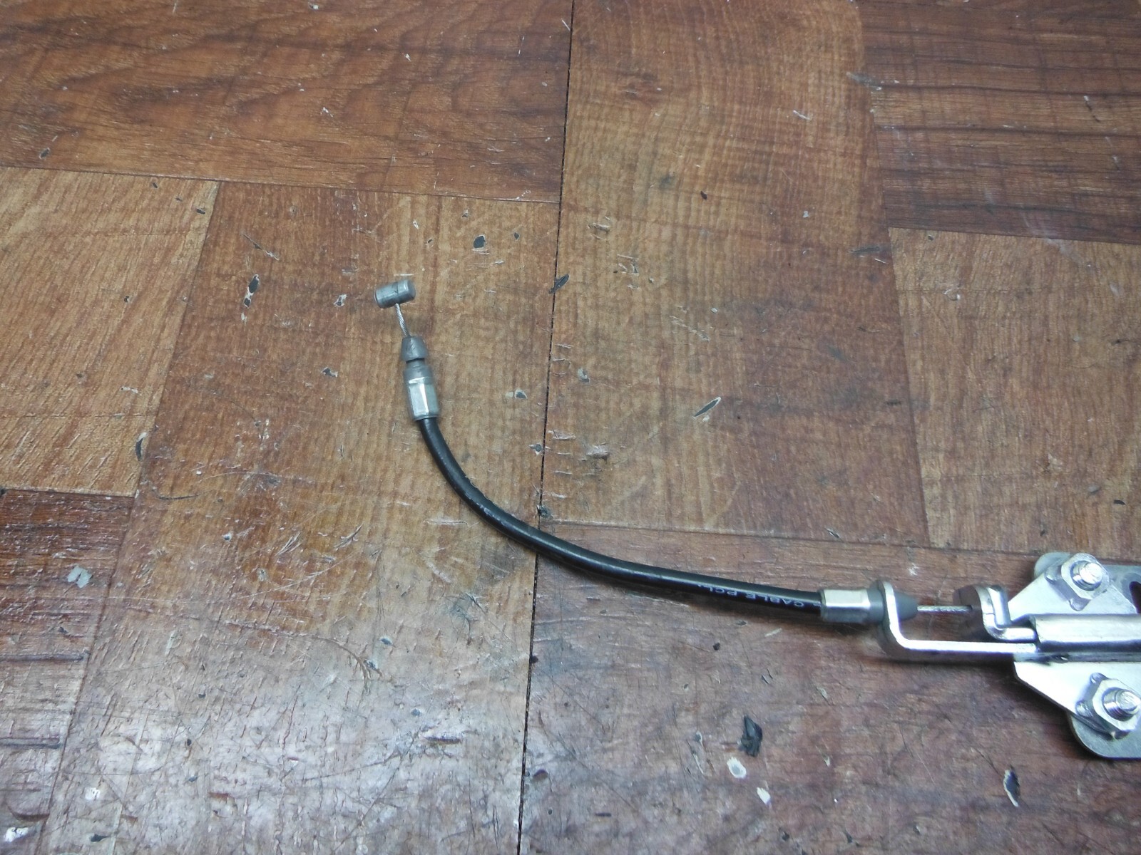 2020 - 2023 KAWASAKI EX650RPFNN NINJA EX 650 MECANISMO DE CABLE DE CERRADURA DEL ASIENTO - Image 5
