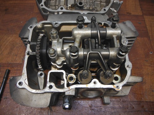 2003 honda vtx1800r ENGINE TOP END CYLINDER HEAD CAMSHAFT VALVE COVER FRONT - Image 6