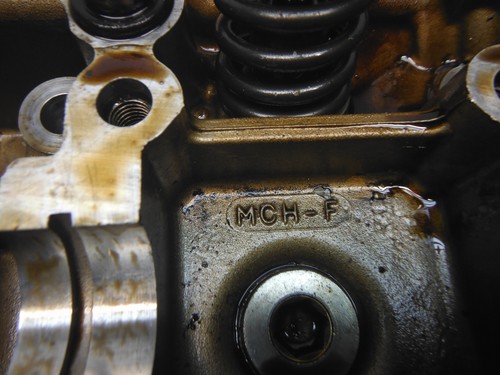 2003 honda vtx1800r ENGINE TOP END CYLINDER HEAD CAMSHAFT VALVE COVER FRONT - Image 13